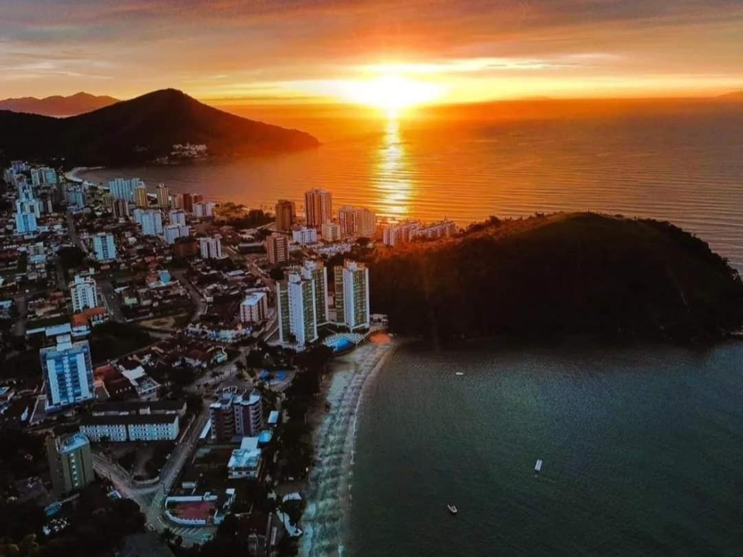 Apartamento Dona Frida Prainha Com Wifi Pe Na Areia Caraguatatuba Dış mekan fotoğraf